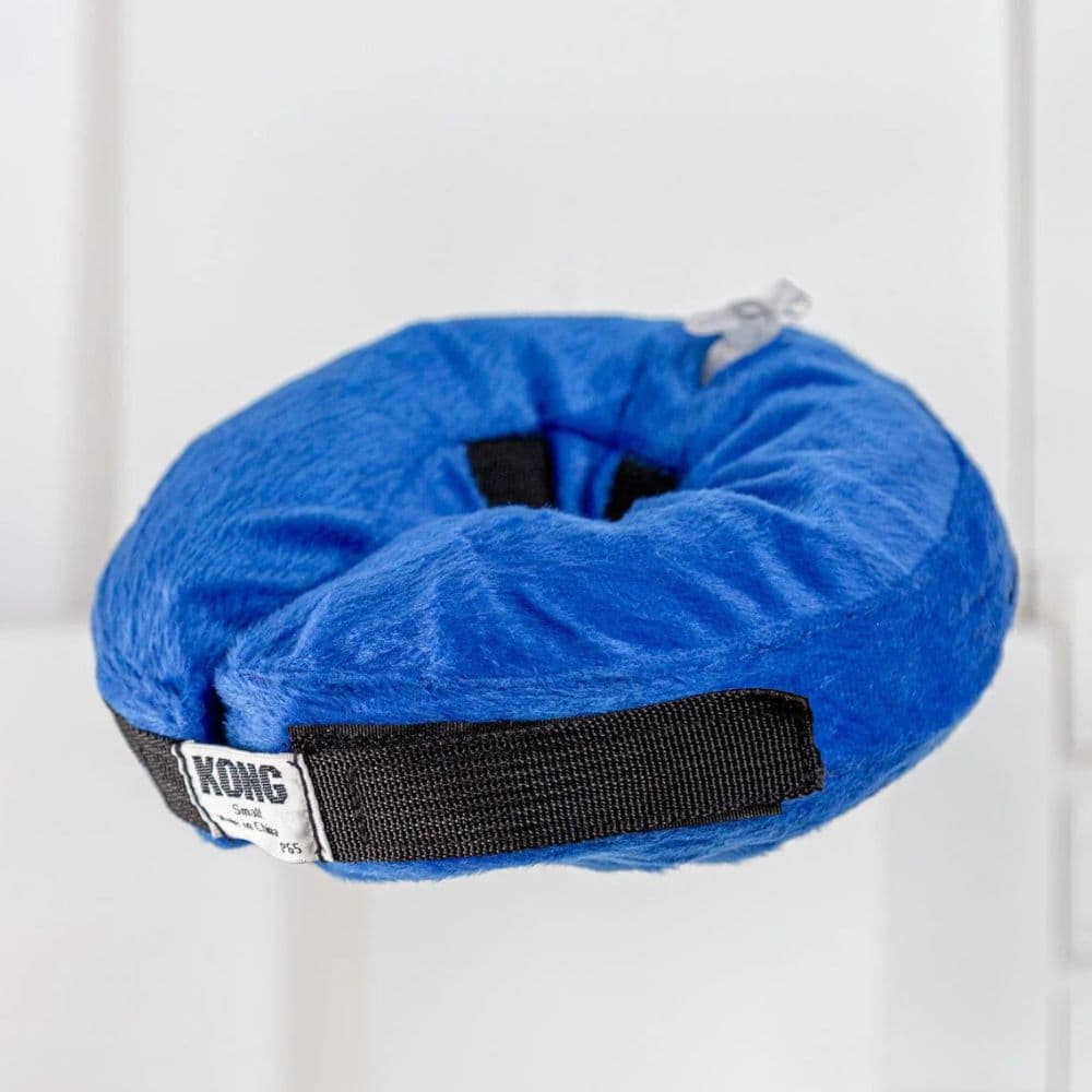 https://admins.bertasnams.lv/storage/media/7198/035585081335_2_KONG-CLOUD-pēcoperācijas-apkakle-suņiem-piepūšama-ar-flīsa-apvalku-zila-18-30-cm-S.jpg